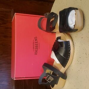 Wide Swedish Hasbeens 37 Peep Toe Low black clogs